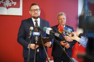 Niepodległość świętować będzie można aktywnie, ale i tradycyjnie - Radio Kielce 06.11.2025. Kielce. Świętokrzyski Urząd Wojewódzki. Konferencja dotycząca obchodów Święta Niepodległości / Fot. Świętokrzyski Urząd Wojewódzki