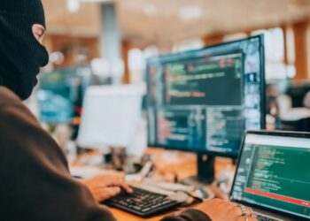 Zagrożenia w cyfrowym świecie. Jak nie dać się oszukać?