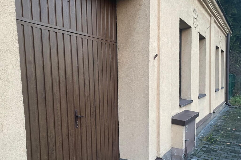 Do tych drzwi zapukał zdrajca! Wiemy kim był