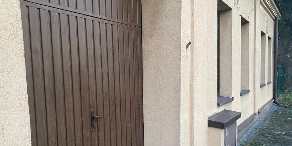 Do tych drzwi zapukał zdrajca! Wiemy kim był