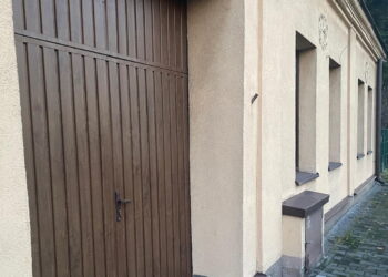 Do tych drzwi zapukał zdrajca! Wiemy kim był