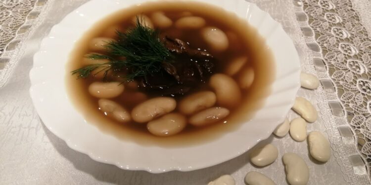 Barszcz z grzybami i fasolą - Radio Kielce Barszcz z grzybami i fasolą