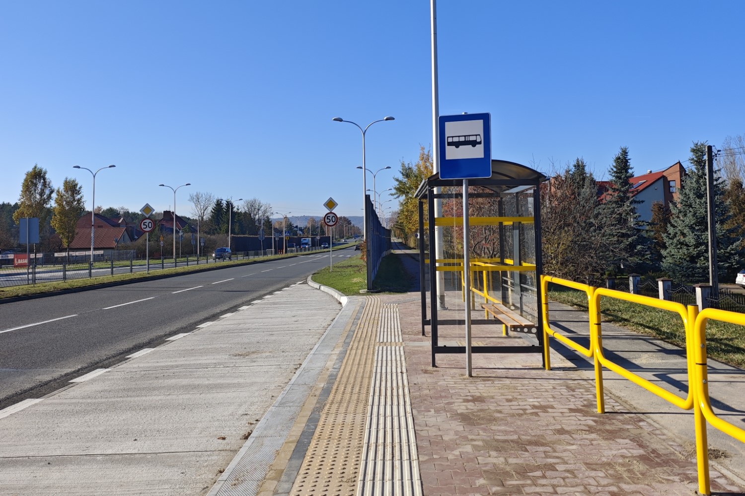 Pasażerowie mogą już korzystać z nowych przystanków