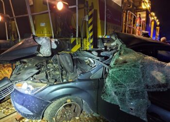 Wypadek na przejeździe kolejowym. Ranna kobieta w ciąży - Radio Kielce 07.11.2025. Szczeka. Wypadek na przejeździe kolejowym / Fot. KPP Staszów