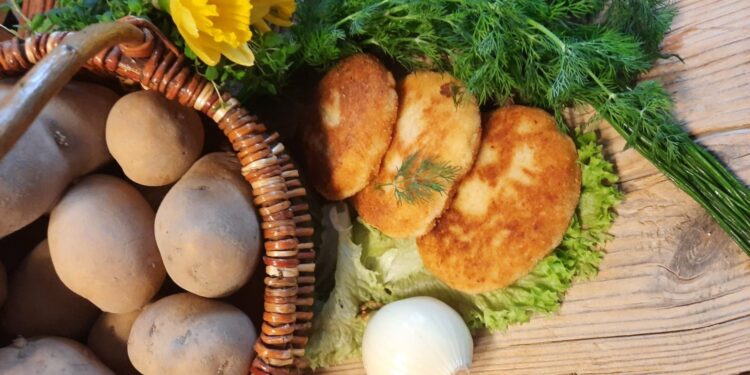 Kotlety ziemniaczane przebojem jesieni - Radio Kielce Kotlety ziemniaczane / Fot. ŚODR