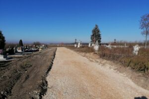 18.11.2025. Gorysławice. Cmentarz parafialny. Najstarsza, zabytkowa część cmentarza / Fot. Marta Gajda-Kruk - Radio Kielce
