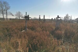 18.11.2025. Gorysławice. Cmentarz parafialny. Najstarsza, zabytkowa część cmentarza / Fot. Marta Gajda-Kruk - Radio Kielce