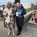 01.11.2025. Starachowice. Kwesta na ratowanie zabytkowych nagrobków / Fot. Aneta Marciniak - Towarzystwo Przyjaciol Starachowic