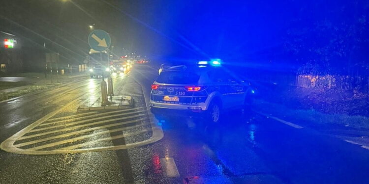 Pieszy pod kołami samochodu - Radio Kielce Pieszy potrącony o zmroku