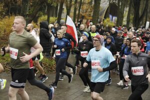 Setki osób pobiegło w Kielcach dla Niepodległej - Radio Kielce 09.11.2025. Kielce. Bieg Niepodległości / Fot. Jarosław Kubalski - Radio Kielce