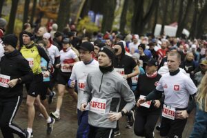 Setki osób pobiegło w Kielcach dla Niepodległej - Radio Kielce 09.11.2025. Kielce. Bieg Niepodległości / Fot. Jarosław Kubalski - Radio Kielce