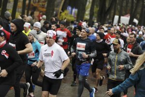 Setki osób pobiegło w Kielcach dla Niepodległej - Radio Kielce 09.11.2025. Kielce. Bieg Niepodległości / Fot. Jarosław Kubalski - Radio Kielce