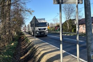 18.11.2025. Janowice. Protest mieszkańców / Fot. Marcin Marszałek - Radio Kielce