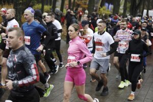 Setki osób pobiegło w Kielcach dla Niepodległej - Radio Kielce 09.11.2025. Kielce. Bieg Niepodległości / Fot. Jarosław Kubalski - Radio Kielce