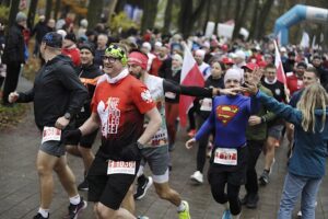 Setki osób pobiegło w Kielcach dla Niepodległej - Radio Kielce 09.11.2025. Kielce. Bieg Niepodległości / Fot. Jarosław Kubalski - Radio Kielce