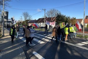 18.11.2025. Janowice. Protest mieszkańców / Fot. Marcin Marszałek - Radio Kielce