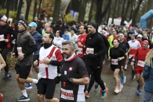 Setki osób pobiegło w Kielcach dla Niepodległej - Radio Kielce 09.11.2025. Kielce. Bieg Niepodległości / Fot. Jarosław Kubalski - Radio Kielce