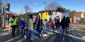 18.11.2025. Janowice. Protest mieszkańców / Fot. Marcin Marszałek - Radio Kielce