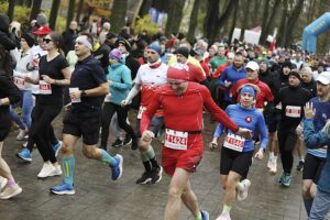 Setki osób pobiegło w Kielcach dla Niepodległej - Radio Kielce 09.11.2025. Kielce. Bieg Niepodległości / Fot. Jarosław Kubalski - Radio Kielce
