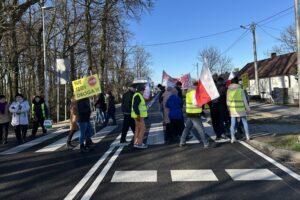 18.11.2025. Janowice. Protest mieszkańców / Fot. Marcin Marszałek - Radio Kielce
