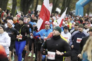Setki osób pobiegło w Kielcach dla Niepodległej - Radio Kielce 09.11.2025. Kielce. Bieg Niepodległości / Fot. Jarosław Kubalski - Radio Kielce