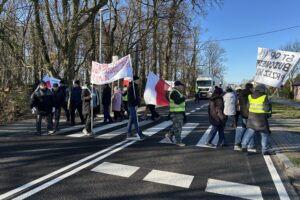 18.11.2025. Janowice. Protest mieszkańców / Fot. Marcin Marszałek - Radio Kielce