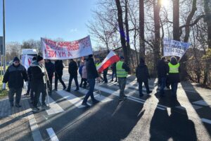 18.11.2025. Janowice. Protest mieszkańców / Fot. Marcin Marszałek - Radio Kielce