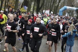 Setki osób pobiegło w Kielcach dla Niepodległej - Radio Kielce 09.11.2025. Kielce. Bieg Niepodległości / Fot. Jarosław Kubalski - Radio Kielce