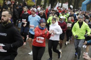 Setki osób pobiegło w Kielcach dla Niepodległej - Radio Kielce 09.11.2025. Kielce. Bieg Niepodległości / Fot. Jarosław Kubalski - Radio Kielce