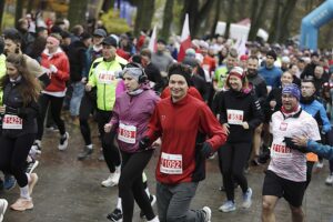 Setki osób pobiegło w Kielcach dla Niepodległej - Radio Kielce 09.11.2025. Kielce. Bieg Niepodległości / Fot. Jarosław Kubalski - Radio Kielce