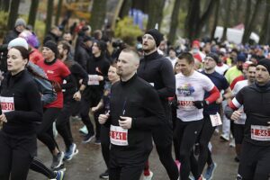 Setki osób pobiegło w Kielcach dla Niepodległej - Radio Kielce 09.11.2025. Kielce. Bieg Niepodległości / Fot. Jarosław Kubalski - Radio Kielce