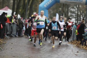 Setki osób pobiegło w Kielcach dla Niepodległej - Radio Kielce Setki osób pobiegło w Kielcach dla Niepodległej