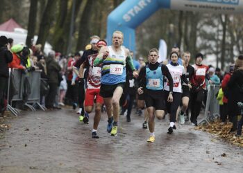 Setki osób pobiegło w Kielcach dla Niepodległej - Radio Kielce Setki osób pobiegło w Kielcach dla Niepodległej