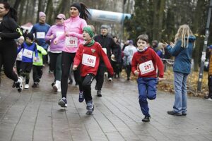 Setki osób pobiegło w Kielcach dla Niepodległej - Radio Kielce 09.11.2025. Kielce. Bieg Niepodległości / Fot. Jarosław Kubalski - Radio Kielce