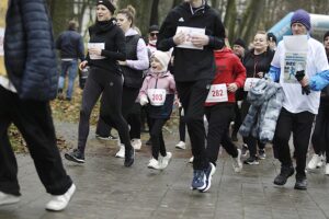 Setki osób pobiegło w Kielcach dla Niepodległej - Radio Kielce 09.11.2025. Kielce. Bieg Niepodległości / Fot. Jarosław Kubalski - Radio Kielce