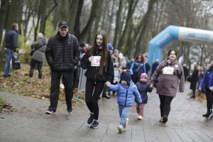 Setki osób pobiegło w Kielcach dla Niepodległej - Radio Kielce 09.11.2025. Kielce. Bieg Niepodległości / Fot. Jarosław Kubalski - Radio Kielce