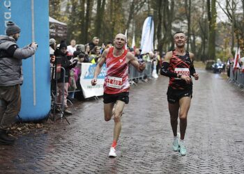 Dwóch zwycięzców Biegu Niepodległości