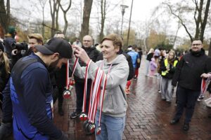 Setki osób pobiegło w Kielcach dla Niepodległej - Radio Kielce 09.11.2025. Kielce. Bieg Niepodległości / Fot. Jarosław Kubalski - Radio Kielce