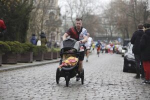 Setki osób pobiegło w Kielcach dla Niepodległej - Radio Kielce 09.11.2025. Kielce. Bieg Niepodległości / Fot. Jarosław Kubalski - Radio Kielce