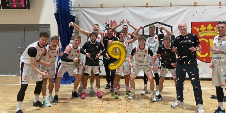 Dziewiąte zwycięstwo koszykarzy UJK w lidze - Radio Kielce Dziewiąte zwycięstwo koszykarzy UJK w lidze