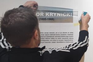 Nikifor w Pałacu Wielopolskich - Radio Kielce Przygotowania do wystawy Nikifora w Pałacu Wielopolskich w Częstocicach / źródło: Pałac Wielopolskich - Facebook