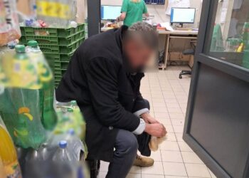 Ukradł alkohol ze sklepowej półki. Zatrzymał go policjant po służbie