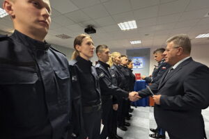 Nowi funkcjonariusze w świętokrzyskiej policji - Radio Kielce Nowi funkcjonariusze w świętokrzyskiej policji - Radio Kielce