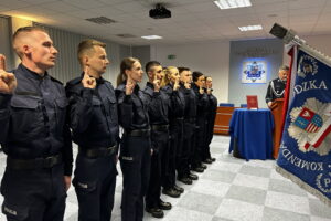 Nowi funkcjonariusze w świętokrzyskiej policji - Radio Kielce Nowi funkcjonariusze w świętokrzyskiej policji - Radio Kielce
