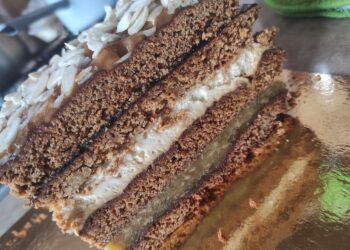 Pyszny placek miodowy na dobry humor