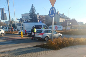 06.11.2025. Kielce. Skrzyżowanie ulic Domaszowskiej i Wiejskiej. Potrącenie pieszej / Fot. Mateusz Jaros / Wypadki i Zagrożenia Drogowe Kielce i Okolice - Facebook