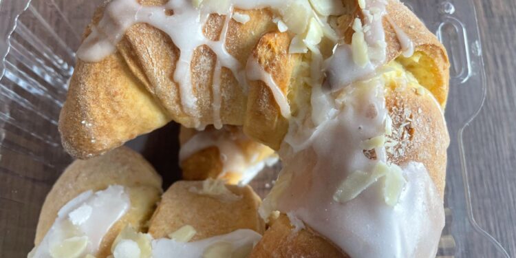 Pyszne rogale świętomarcińskie wypiekali uczniowie sandomierskich szkół - Radio Kielce 06.11.2025. Sandomierz. Zespół Szkół Gastronomicznych i Hotelarskich w Sandomierzu. Rogale świętomarcińskie przygotowane przez uczniów / Fot. Grażyna Szlęzak - Wójcik - Radio Kielce