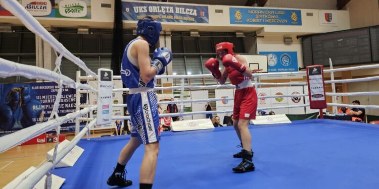 Młodzi pięściarze rywalizowali w Bilczy - Radio Kielce 16.11.2025. Bilcza. III Międzywojewódzki Turniej Bokserski „Olimpijskie Nadzieje” im. Mariana Trelińskiego / Fot. Maciej Makuła - Radio Kielce