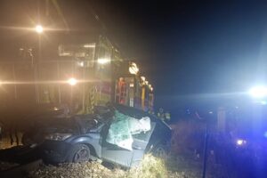 Wypadek na przejeździe kolejowym. Ranna kobieta w ciąży - Radio Kielce 07.11.2025. Szczeka. Wypadek na przejeździe kolejowym / Fot. KPP Staszów