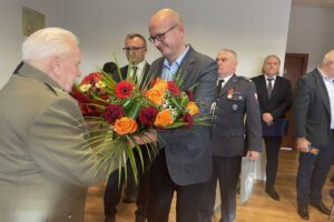 14.11.2025. Sandomierz. Odznaczenie powstańca / Fot. Grażyna Szlęzak-Wójcik - Radio Kielce